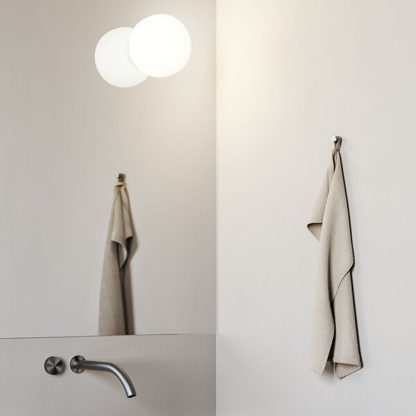 Lodes 18741 120S Volum Mirror 14, nástěnné svítidlo pro montáž na zrcadlo z bílého foukaného skla, 1x15W E14, prům.14cm