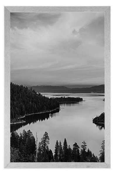 Plakát jezero při západu slunce v černobílém provedení