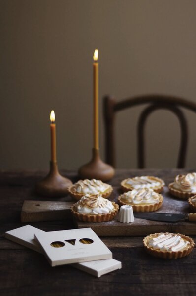 OVO Things Set svíček z včelího vosku Dinner Candles - 2 ks OVO102
