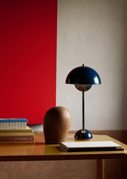 &Tradition Stolní lampa Flowerpot VP3, steel blue 133084A568
