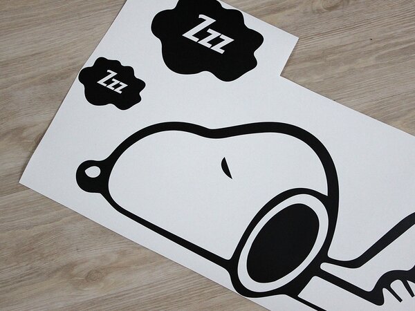 Snoopy na vypínač samolepka na zeď 30 x 15 cm