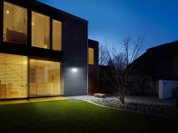 STEINEL 671006 - Solární senzorový LED-reflektor XSolar L-S 0,5W/LED bílá IP44