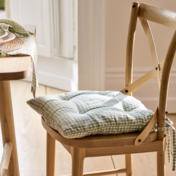 Prošívaný podsedák Oaksey Rosemary Linen 40 × 40 cm