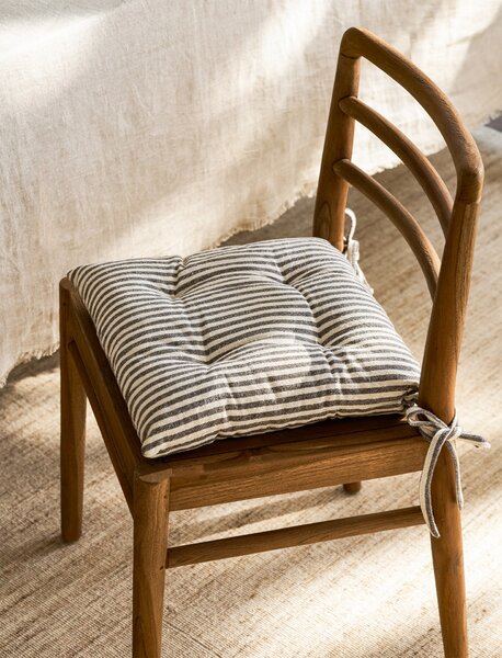 Prošívaný podsedák Charingworth Stripe 40 × 40 cm