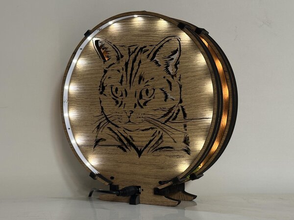 "Kočka s mechem" dřevěná lampa s dvojitým podsvícením 20x22 cm dub