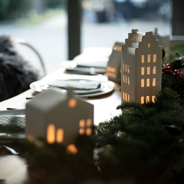 Porcelánový svícen domeček Gable House 20 cm