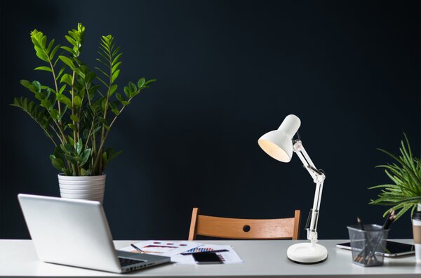 Globo 24881 FAMOUS - Bílá lampa na pracovní stůl, 59cm výška (Stolní bílá lampička)