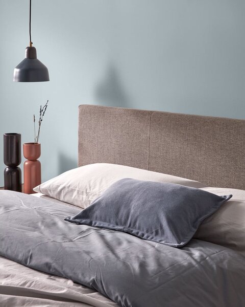 Šedá čalouněná dvoulůžková postel s úložným prostorem s roštem 180x200 cm Nahiri – Kave Home