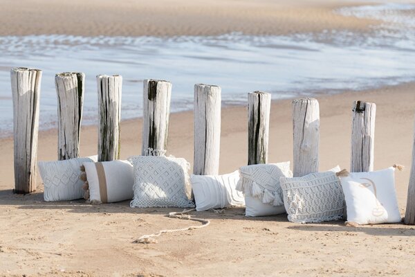 Přírodně bílý polštář s drhaným vzorem Macramé Cosy - 60*15*40 cm - J-Line by Jolipa