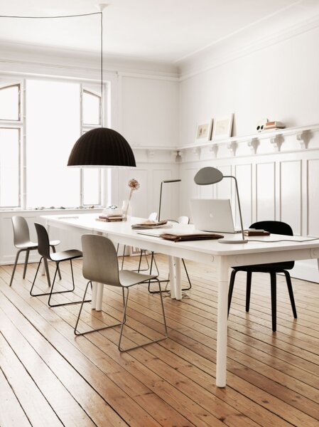 Muuto Stolní lampa Leaf, grey LEATBL05