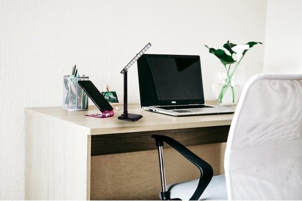 LED Stmívatelná dotyková stolní lampa JOWI LED/8W/230V černá