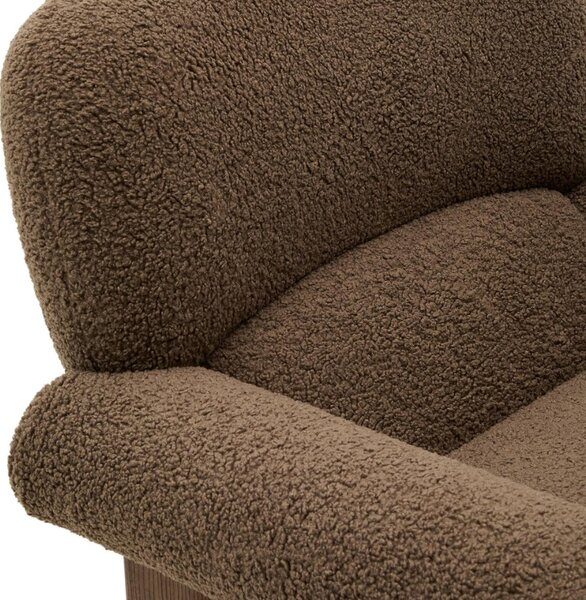 Hnědé bouclé křeslo Kave Home Nema