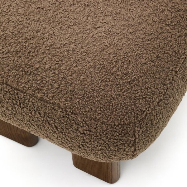 Hnědá bouclé podnožka Kave Home Nema 66,5 x 56,5 cm