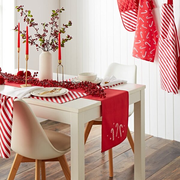 Bavlněný běhoun na stůl s vánočním motivem 32x220 cm Candy Cane – Catherine Lansfield