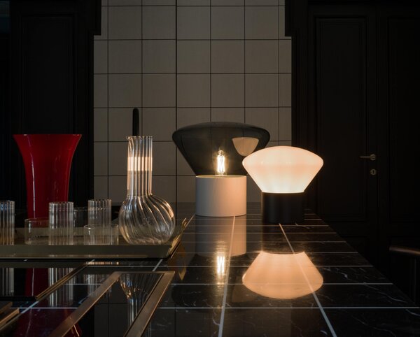 Stolní lampa Brokis Muffins mini Wood PC910, 1xE14 Barva skla: Šedá kouřová - transparentní sklo, Podstava: dub evropský - surový