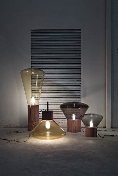 Designová lampa Brokis Muffins Wood PC849, 1xE27 Barva skla: Šedá kouřová - transparentní sklo, Podstava: dub evropský - surový