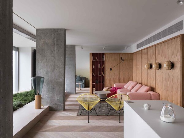 Designová lampa Brokis Muffins Wood 04 PC853, 1xE27 Barva skla: Šedá kouřová - transparentní sklo, Podstava: dub evropský - surový