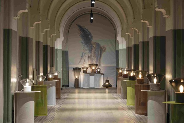 Designová lampa Brokis Muffins Wood 04 PC853, 1xE27 Barva skla: Šedá kouřová - transparentní sklo, Podstava: dub evropský - surový