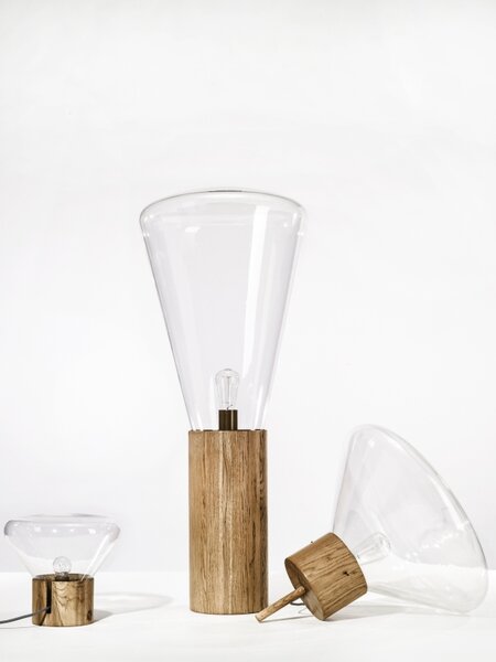 Stojací lampa Brokis Muffins Wood PC852, 1xE27 Povrch Montury: dub evropský - bezbarvý nano lak, Barva skla: Opalín