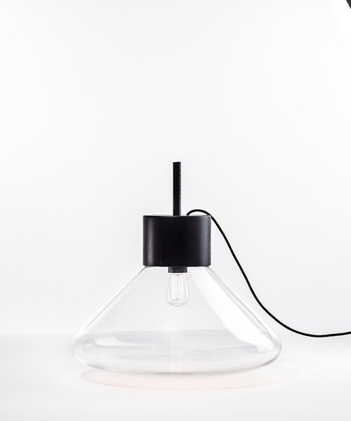 Stojací lampa Brokis Muffins Wood PC852, 1xE27 Povrch Montury: dub evropský - bezbarvý nano lak, Barva skla: Opalín