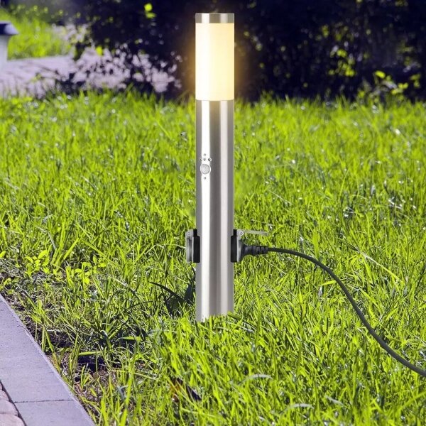 Venkovní lampa se senzorem + 2 zásuvkami 1xE27/60W/230V IP44 60cm matný chrom
