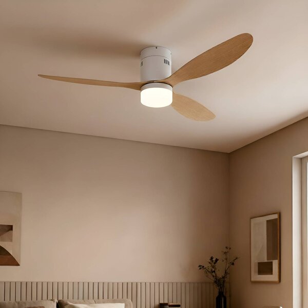 Lucande LED stropní ventilátor Kayu, bílý/dřevěný, DC, 132 cm, Světlé dřevo, Obývací pokoj / jídelna, Plast, Moderní
