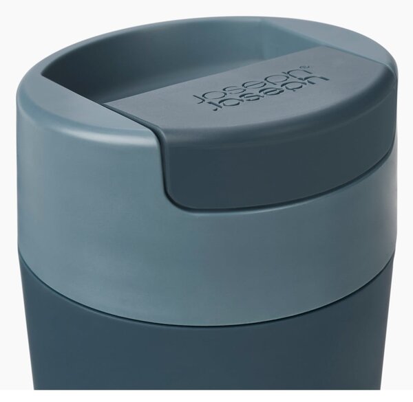 Tmavě modro-antracitový cestovní hrnek 450 ml Sipp – Joseph Joseph
