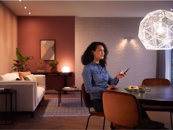 Základní sada Philips Hue WHITE 2xE27/9,5W 2700K + zařízení k propojení