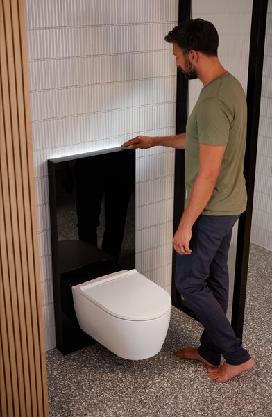 Geberit One wc mísa se sedátkem s pomalým sklápěním závěsná bez splachovacího kruhu s vírovým splachováním bílá lesk 500.201.01.1