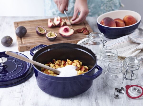 Litinový hrnec Staub 28 cm, tmavě modrý