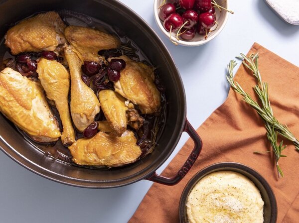 Oválný litinový hrnec Staub 31 cm, grenadina