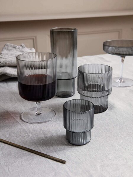Ferm Living Sklenice na panáky Ripple set 4ks, smoked grey