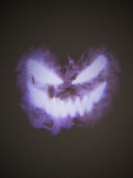 Sinsay - Halloweenský LED projektor s vyměnitelnými barevnými filtry - černá