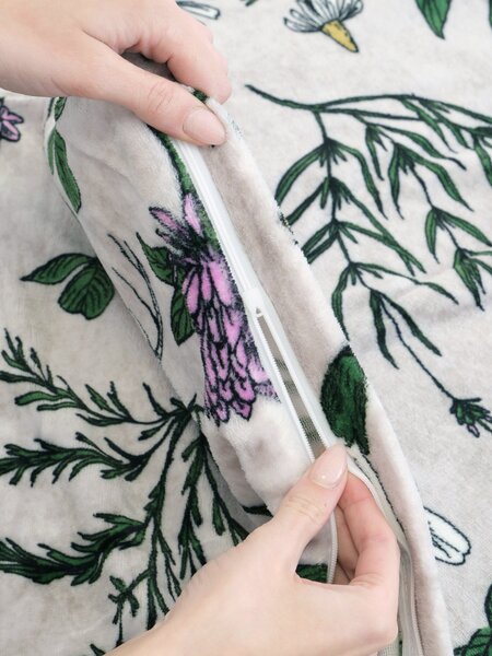 MK Lůžkoviny Povlak na polštář mikroplyš Exclusive 40 x 60 cm - Herbář světle šedý