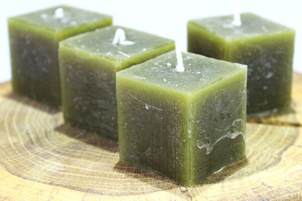 BDK-GLASS 1ks Svíčka kostka 4cm - khaki