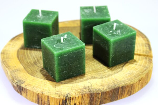 BDK-GLASS 1ks Svíčka kostka 4cm - tmavě zelená