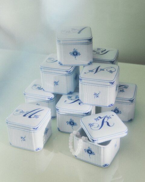 Porcelánová mini dóza Bonbonniere Alphabet – J