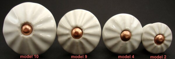 Knopka bílá- model 9 Barva kovu: antik tmavá