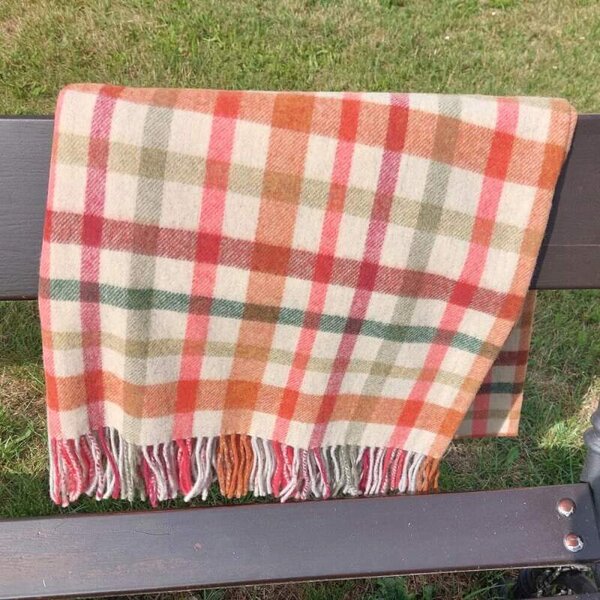 Deka z jehněčí vlny Beige Green Rust Maroon Check 180 x 137 cm John Hanly