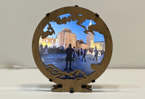 Foto rámeček "V oblacích" 20x22cms podsvícením provedení povrchu: dub světlý, varianta foto rámečku: s podsvícením do sítě 230V