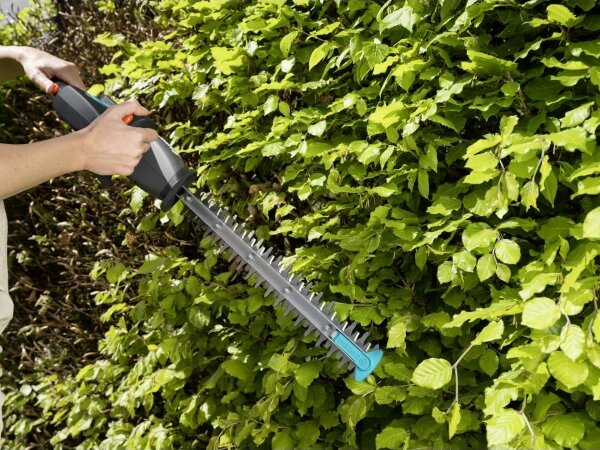 Gardena - Akumulátorové nůžky na živý plot EASYCUT 14,4V 2000 mAh