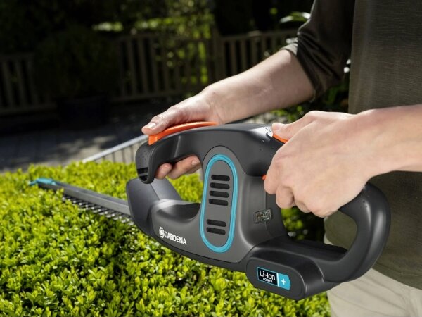 Gardena - Akumulátorové nůžky na živý plot EASYCUT 14,4V 2000 mAh