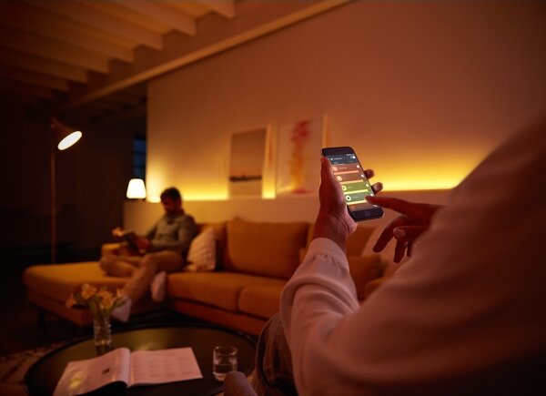 SADA 2x LED Stmívatelná žárovka Philips Hue WHITE E14/5,5W/230V 2700K