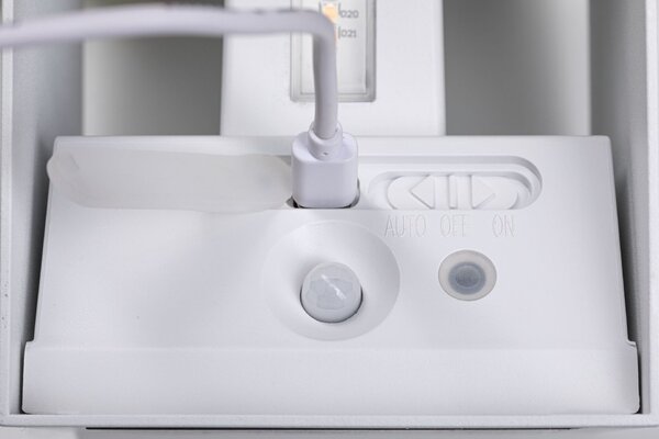PAULMANN LED nabíjecí nástěnné svítidlo Nyara IP44 3000K 100x100mm 2x1W bílá