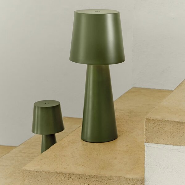 Zelená kovová zahradní stolní LED lampa Kave Home Arenys S