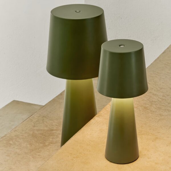 Zelená kovová zahradní stolní LED lampa Kave Home Arenys S