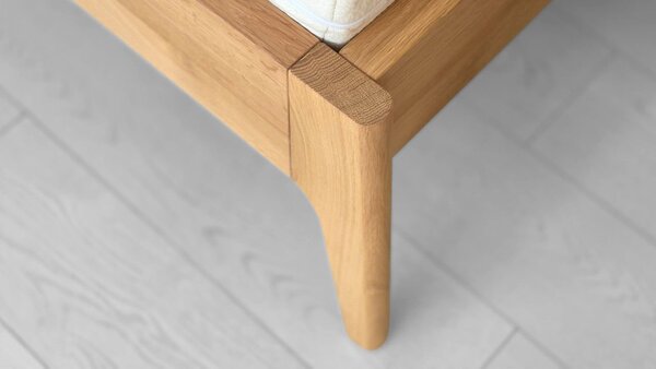 Designová postel ADRIA Buk jádrový 180x200cm - dřevěná postel z masivu o šíři 4 cm