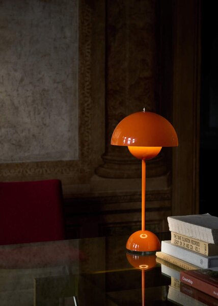&Tradition Stolní lampa Flowerpot VP3, zesty orange 133084A570