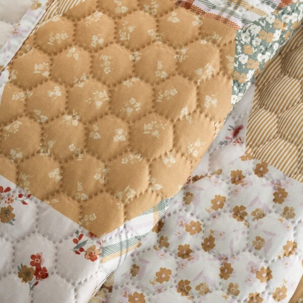 Žluto-béžový prošívaný přehoz 220x230 cm Floral Patchwork – Catherine Lansfield
