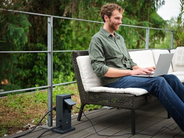 Osram - Chytrý venkovní zásuvkový sloupek 2Z SCHUKO s Wi-Fi opakovačem IP44